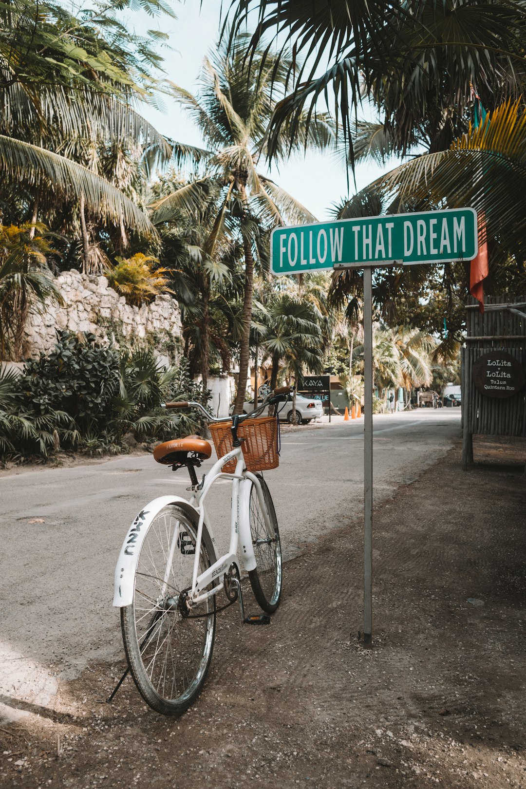 Photo by Alex Azabache parked white bicycle